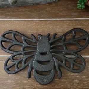 New Rustic Farmhouse Metal Bee Trivet
